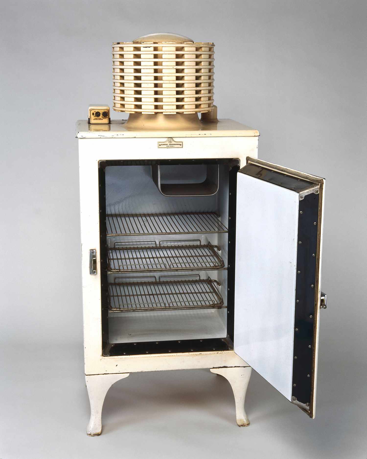 ge-fridge-getty-0319-49f8f3ae74254a8e80faff03060ea388
